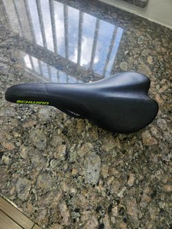 Schwinn Cionlli Bicycle Seat Saddle Green Logo