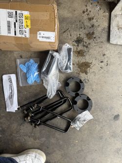 Levelling kit for a 2000 Toyota Tacoma 3 inch on the front 2 inch on the rear