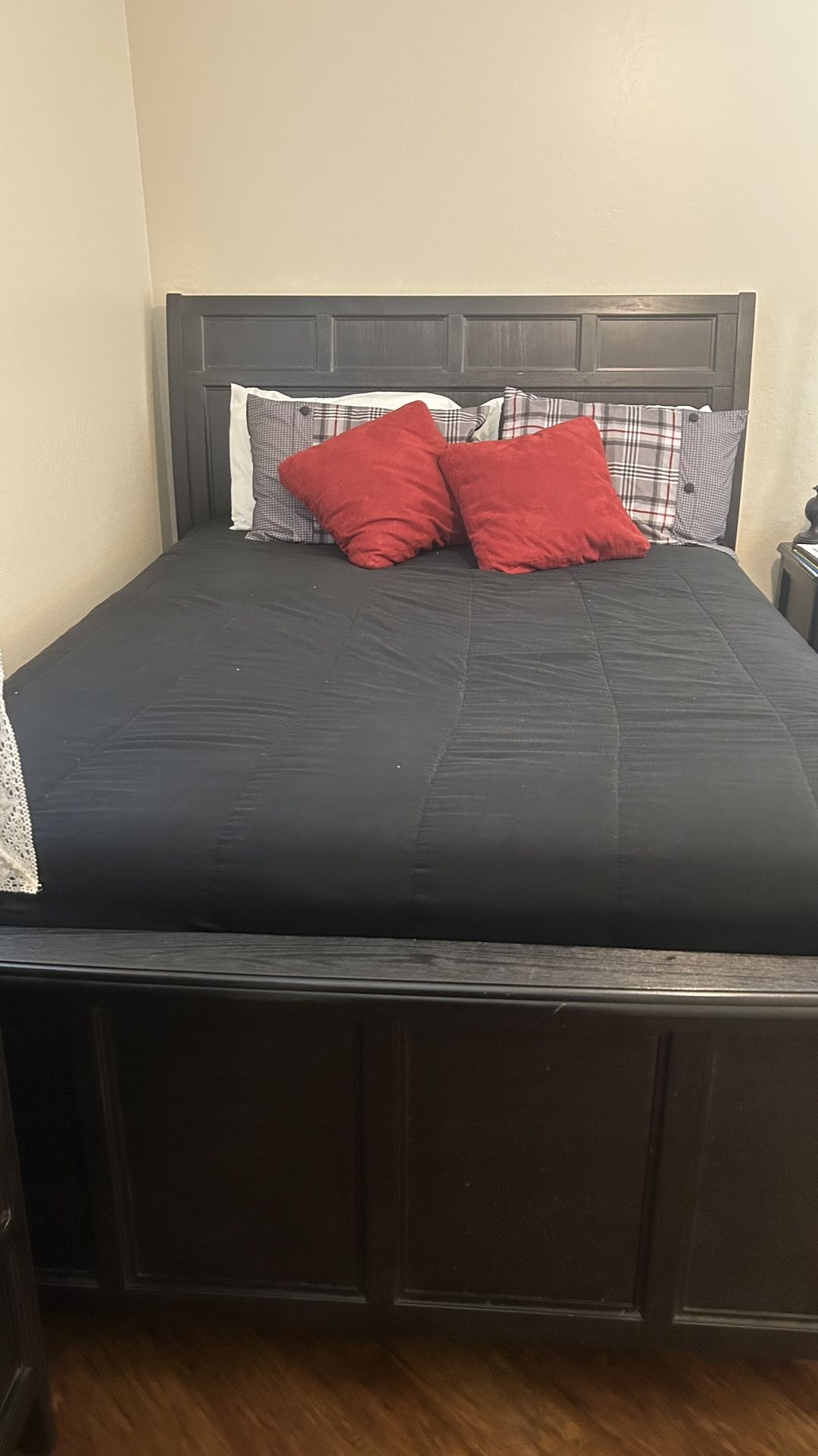 Queen Bedroom Set ( Great Price)