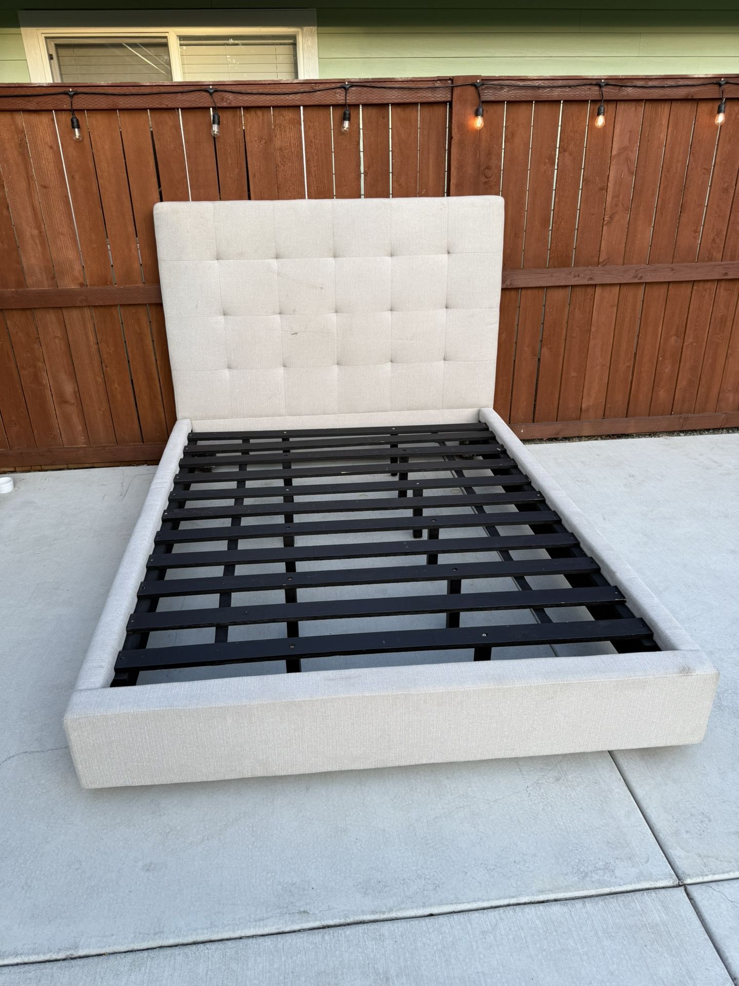 White bed Queen. Full set. Bed . Moe's Home Collection Belle Storage Bed Queen Sand