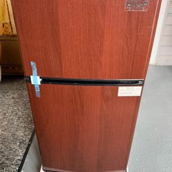 KRIB BLING 3.5 Cu.Ft Apartment Refrigerator W/ Freezer,Vintage- Wood Design- NEW IN BOX  