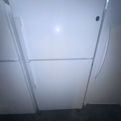 Ge Refrigerator 32"width 