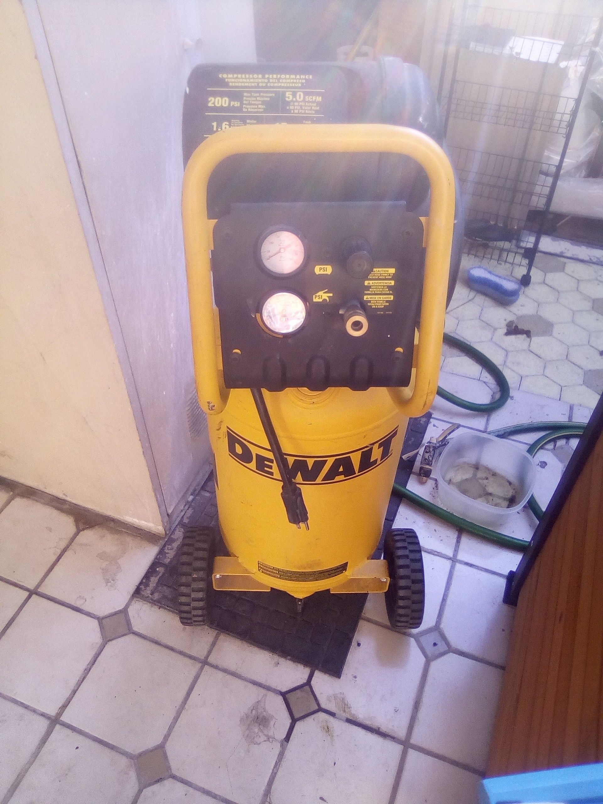 DeWalt 15 gal 225 max PSI compressor (D55168)