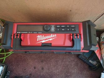 RADIO MILWAUKEE M 18V