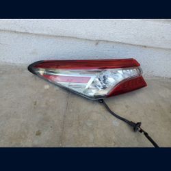 2018 - 2019 TOYOTA CAMRY LEFT TAILAMP
TAIL LAMP LIGHT DRIVER SIDE GENUINE
USED OEM. i2