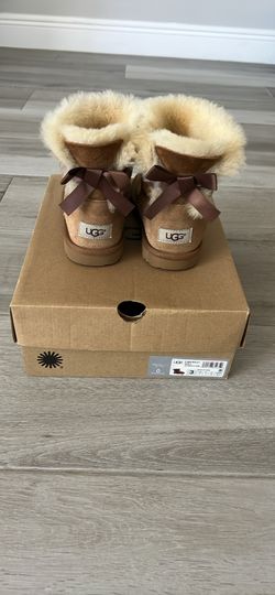 Girls size 3 UGG boots