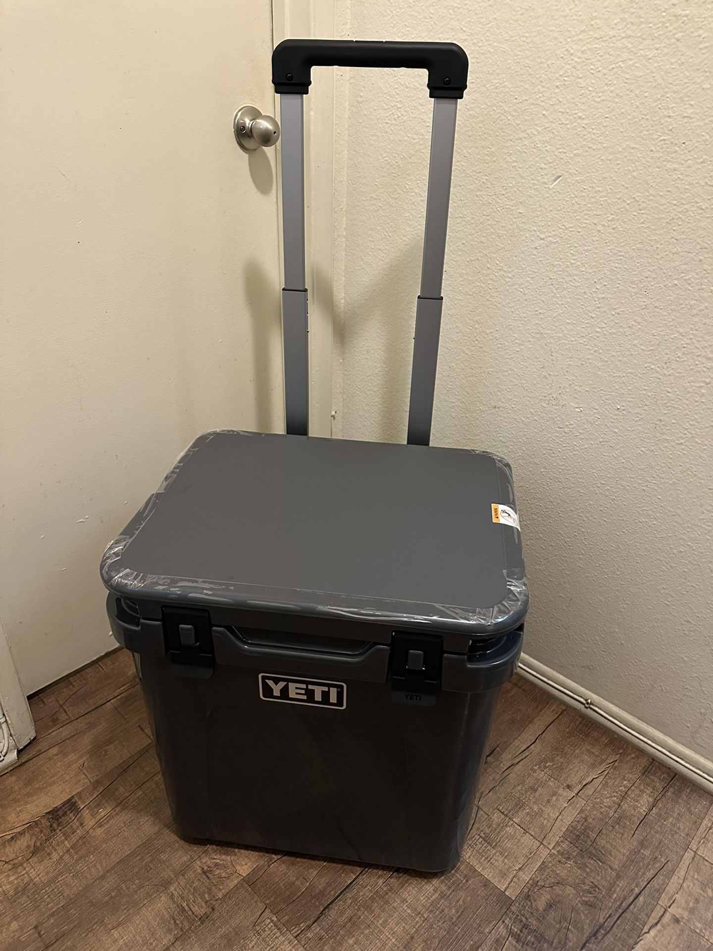 YETI ROADIE 48 WHEELED COOLER