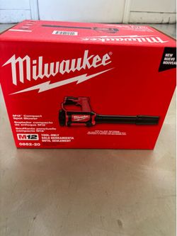 Milwaukee M12 blower