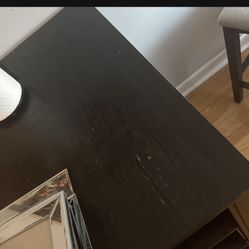 kitchen table w/storage and usb comes w/two chairs 