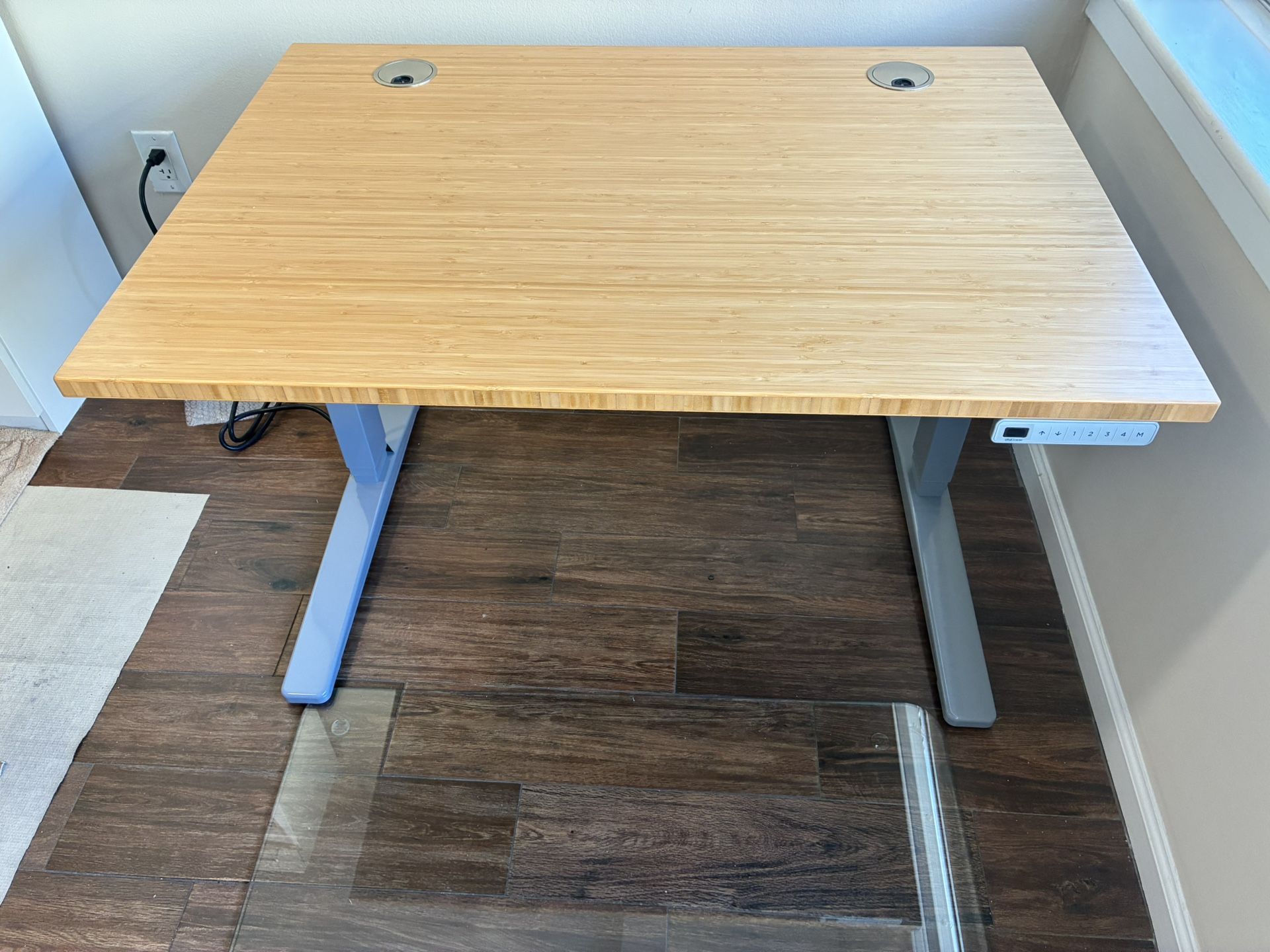 Uplift Desk (Brand New Adjustable Standing Desk)