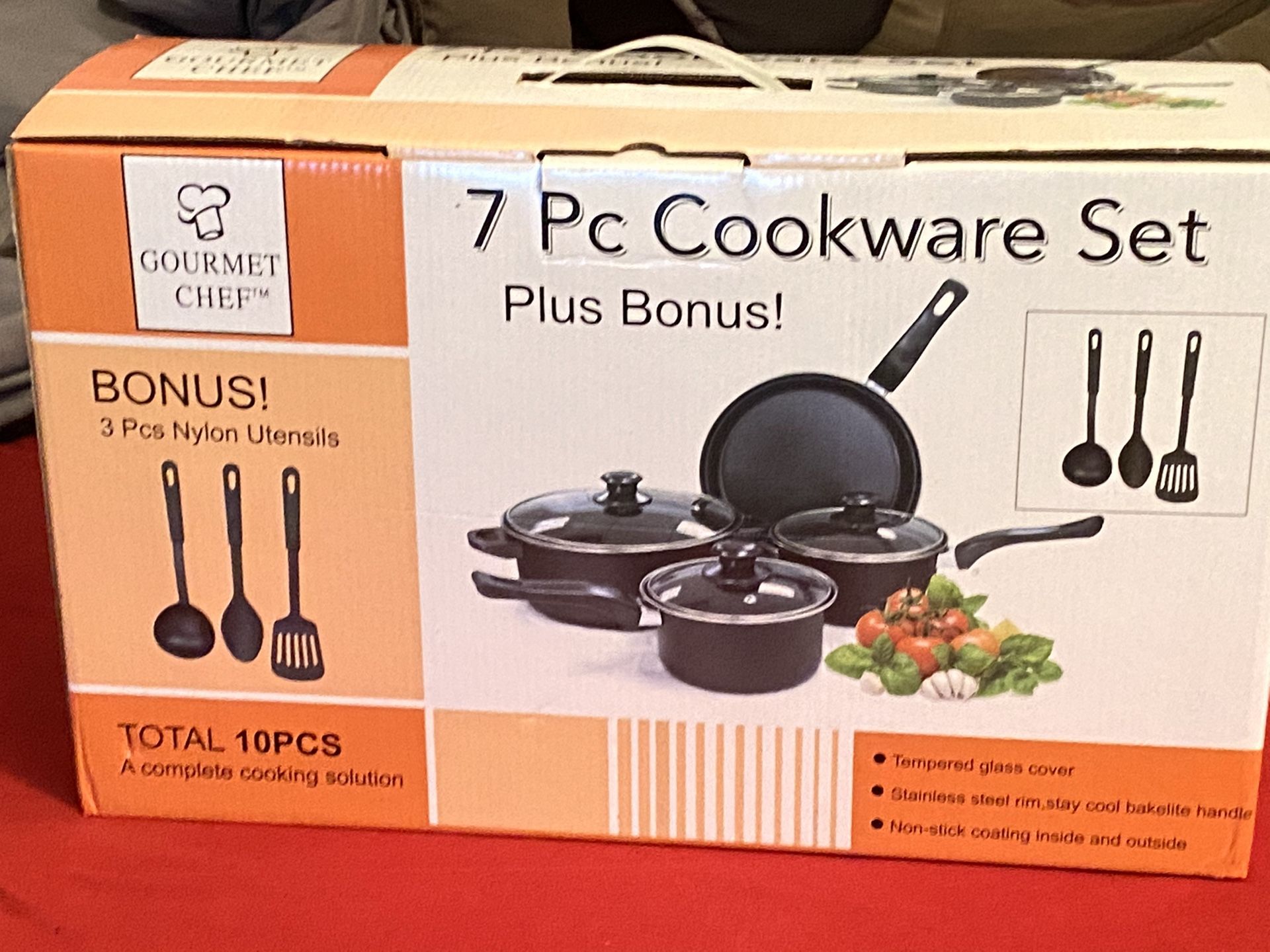 **BRAND NEW COOKWARE SET NEVER OPENED**