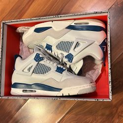Jordan 4 Retro  8.5 Men 