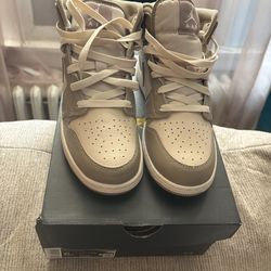Jordan 1 mid khaki/cream size 6y Brand new