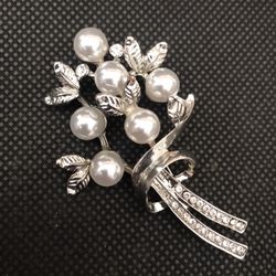 Gorgeous Holiday Faux Pearl Bouquet Brooch