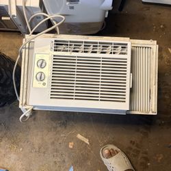 Window Air Conditioner Unit (6000 BTU)