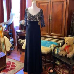 Beautiful TERANI COUTURE…size 8 But Fits Like A 4 Or 6