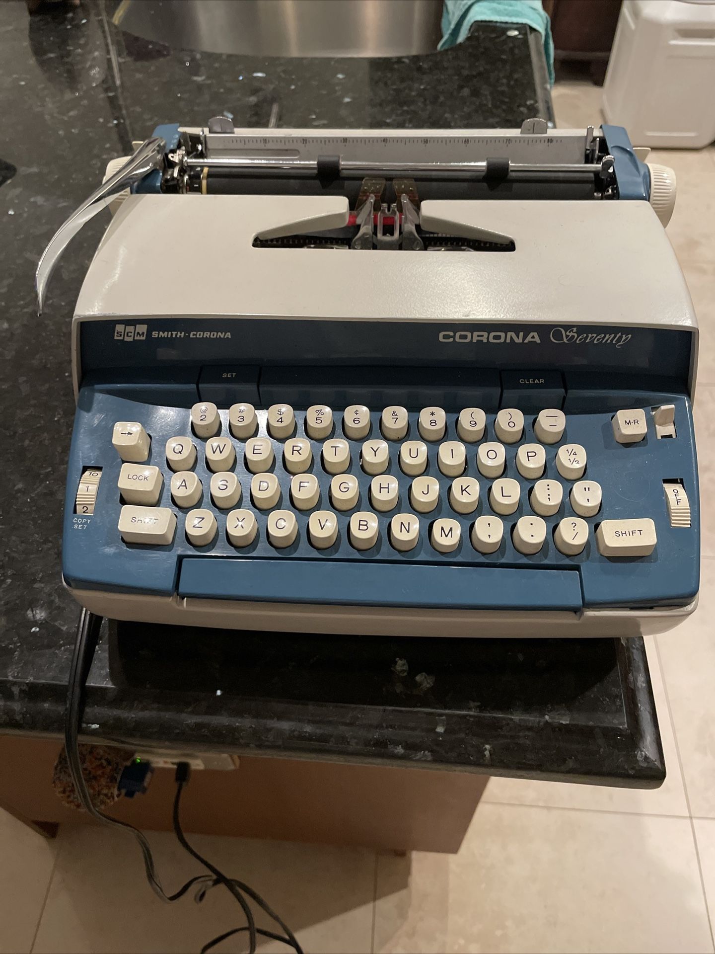 NICE Vintage SCM Smith Corona 70 Seventy Electric Typewriter Blue WORKS