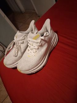 Hoka size 6.5b
