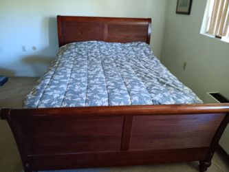 Bedroom set, two pieces