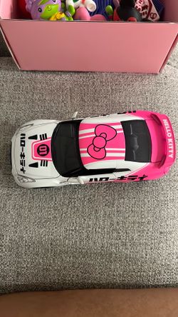 Hello kitty car