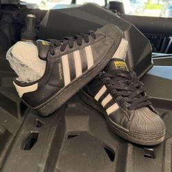 Size 5 Adidas Superstar Sneakers 