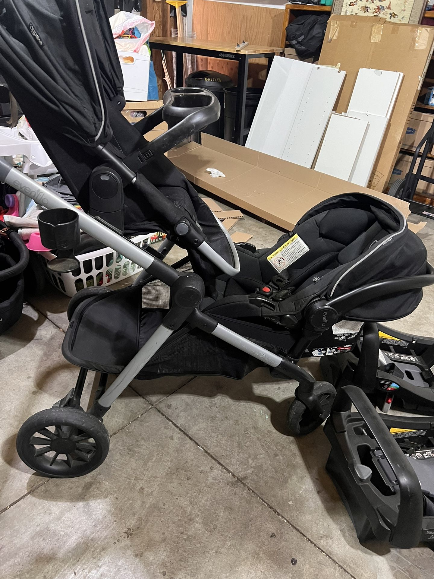 Evenflo Pivot travel System With Extra Car seat Base