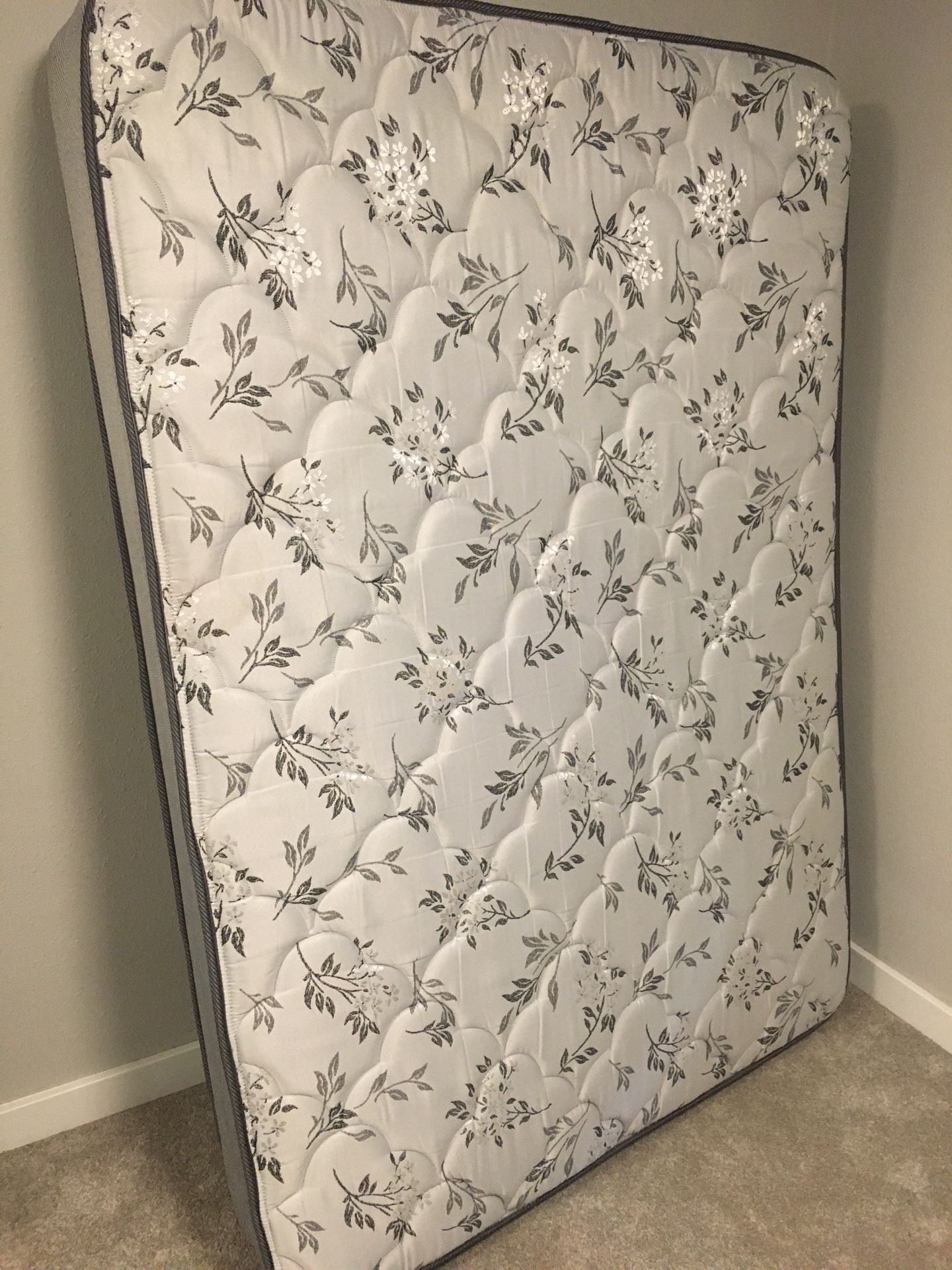 Am Selling This Queen Bed For $150 Is In Good Condition