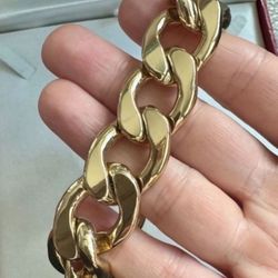 Vintage Chunky Gold Tone metal Large Link Collar statement bracelet Signed Costume Jewelry 7” plus adjustable chain In great condition 