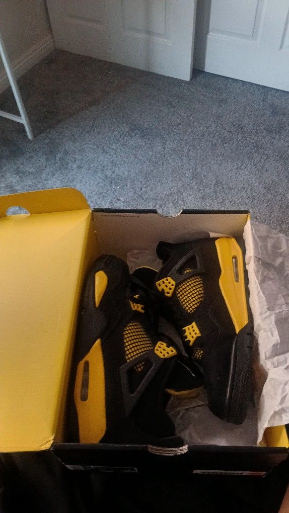 Jordan 4s Black And Yellow Thunders Size 10.5