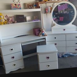 Dresser Set 
