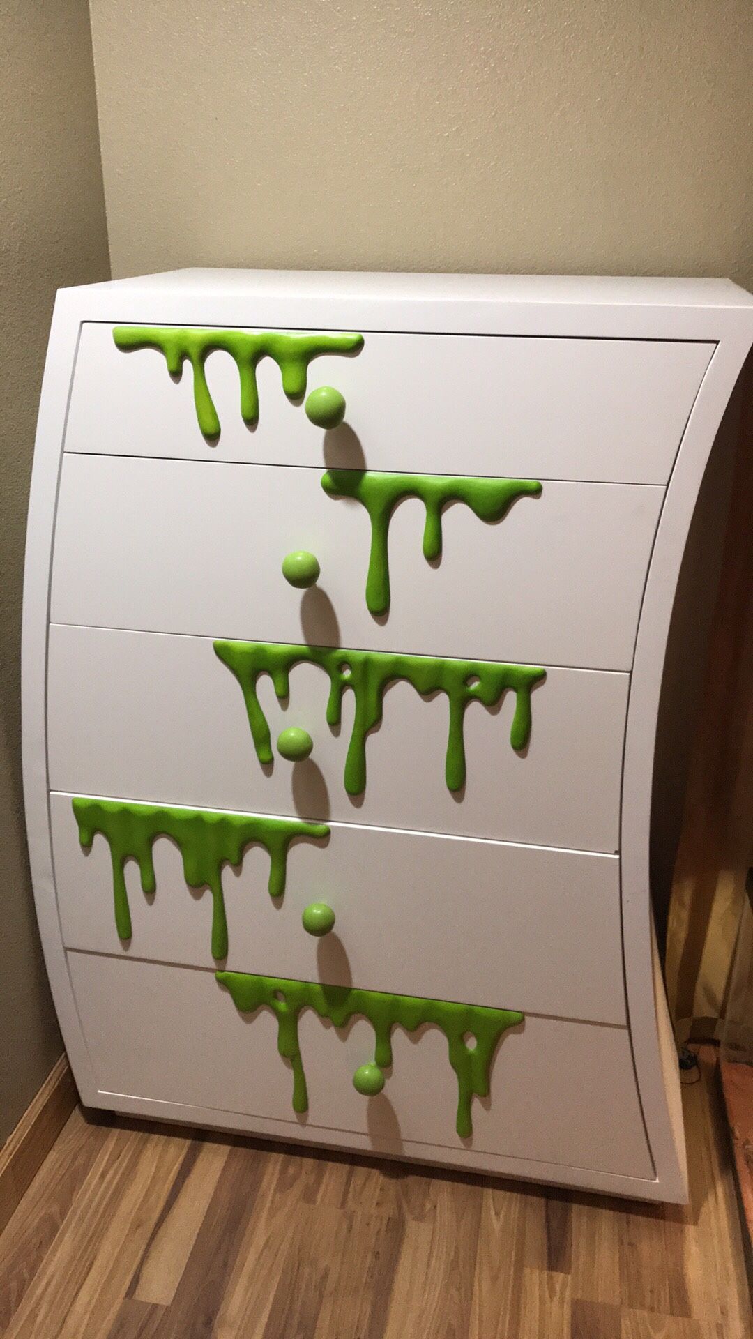 Nickelodeon children’s glow in the dark slime dresser