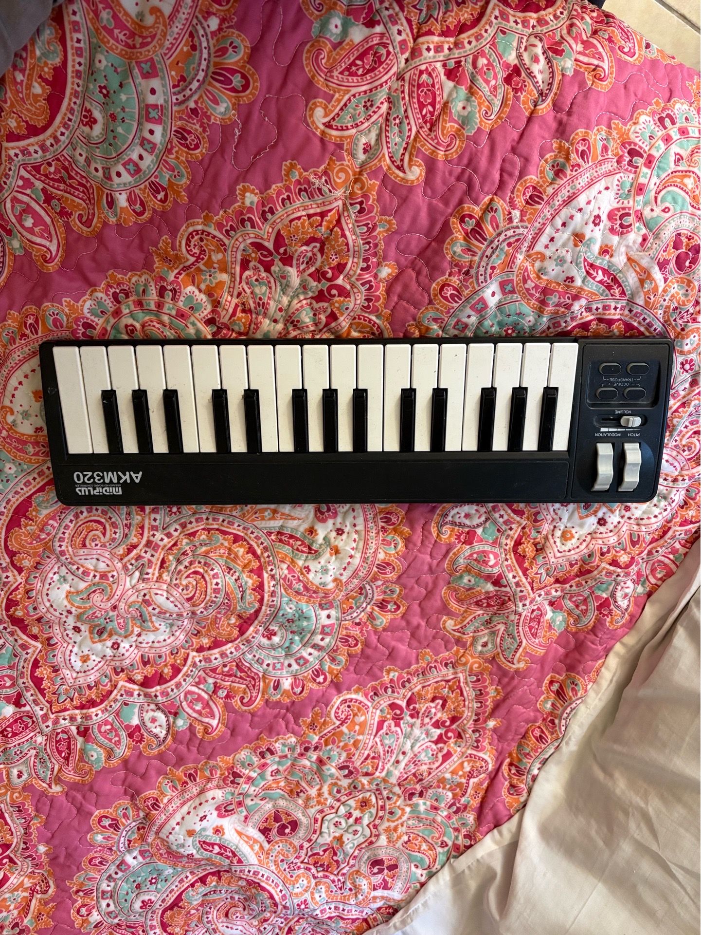 MIDI keyboard
