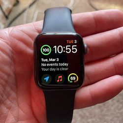 Apple Watch SE 40mm (2020) Used (Please Read Description)