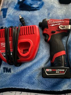 Milwaukee impact driver fuel with battery and charger 3.0