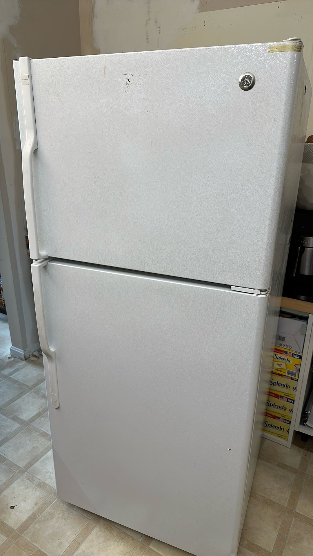 GE Top Freezer Fridge - In Good Working Order