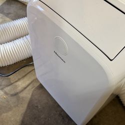 Heater/AC UNIT FOR WINDOW STAND ALONE