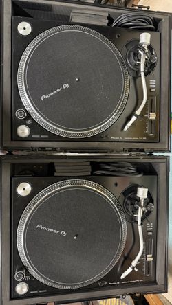 Pioneer PLX 1000 w/ Needles & flight cases.