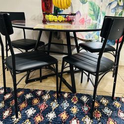 Round Dinning Table With Chairs 