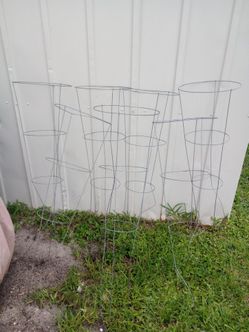 7 Tomato Cages