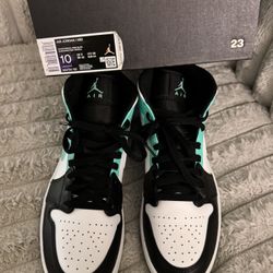 Air Jordan 1 Mid (Size 10)