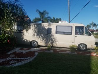 Rv in real good condition nice and cozy