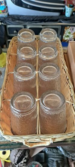 Set Of 8 Vintage Glass Cups With Basket.