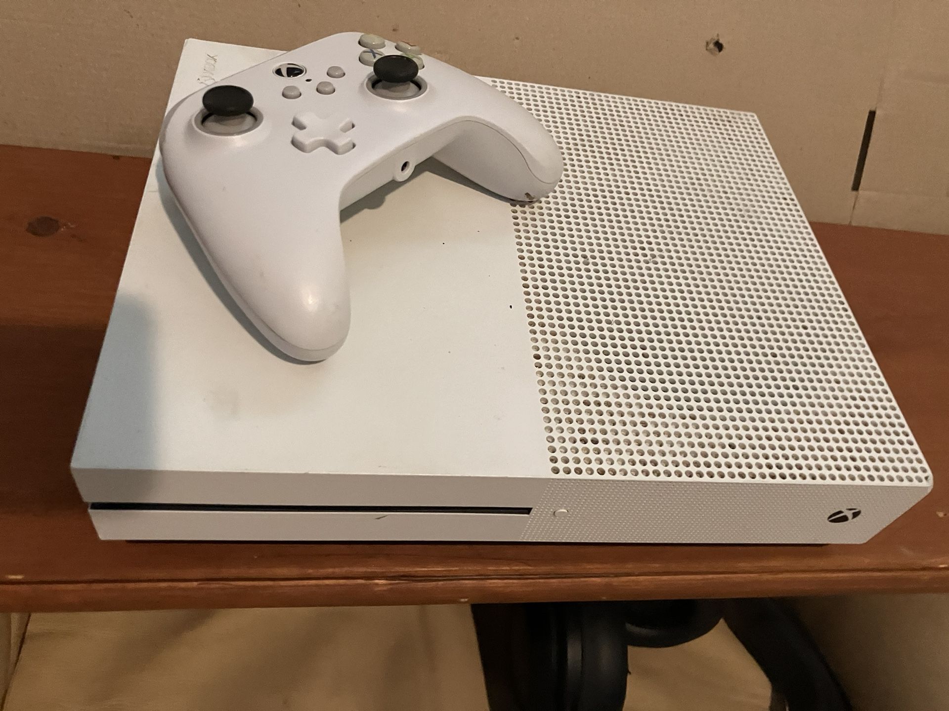 X Box One S 1tb (1 Lb ) Previous Generation