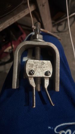 Pilot bearing remover
