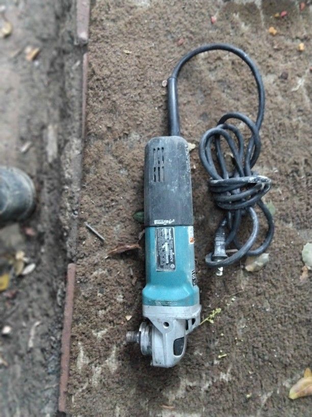 MAKITA 5" Grinder