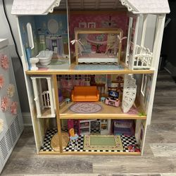 KidKraft Beautiful Doll / Barbie House!! 46.5” X 33” X 14.5”