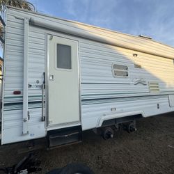 2000 Sandpiper 5th Wheel 