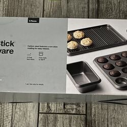Selling Brand new 6 pieces non-stick bakeware 