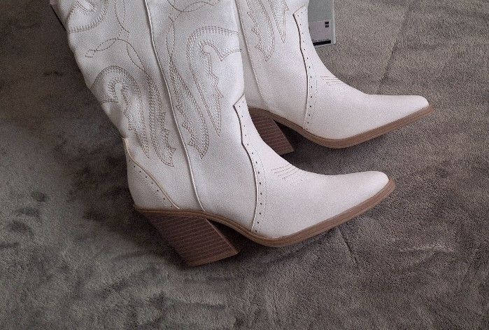 Cowgirl Boots Size 7.5