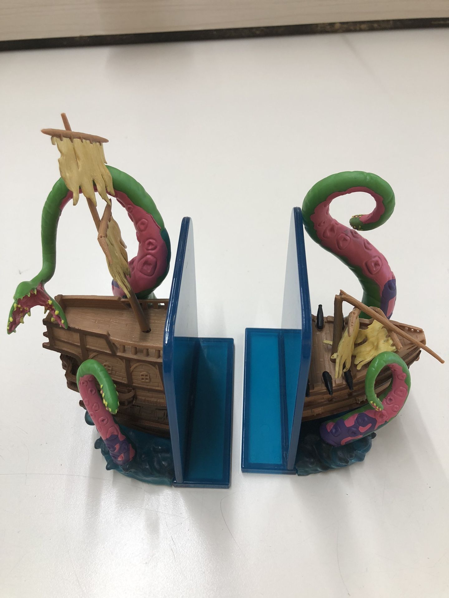 Figurine Loot Crate Sea of Thieves Kraken BookendsFigurine